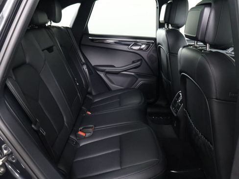 Certified 2026 Porsche Macan AWD/4WD image 32