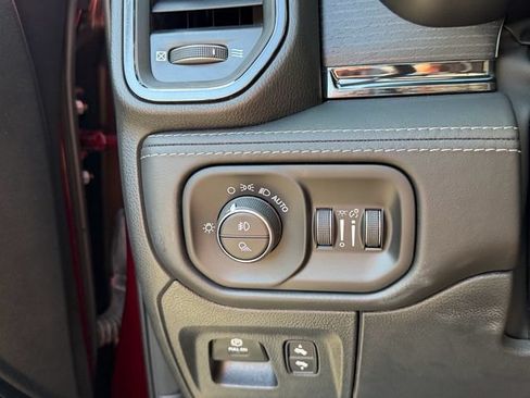 Used 2023 RAM 1500 Limited AWD/4WD image 32