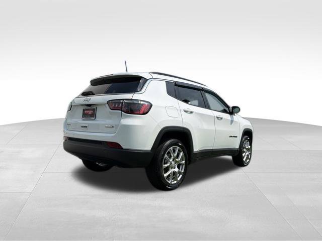 Used 2023 Jeep Compass Latitude AWD/4WD image 9