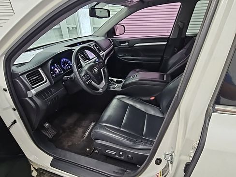 Used 2015 Toyota Highlander XLE image 11