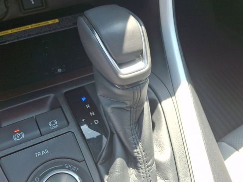 Used 2021 Toyota RAV4 Limited image 15