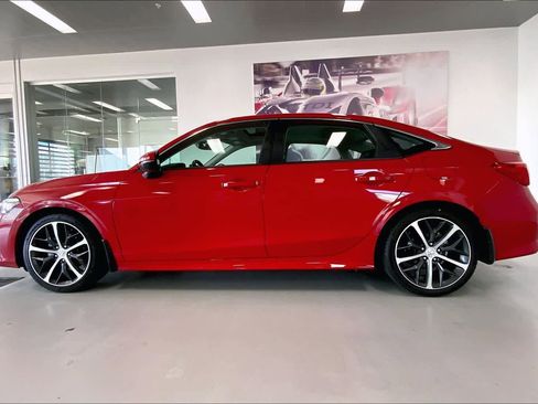 Used 2024 Honda Civic Touring image 3