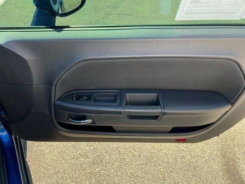 Used 2010 Dodge Challenger SE image 19