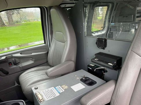 Used 2013 Chevrolet Express 2500 image 10