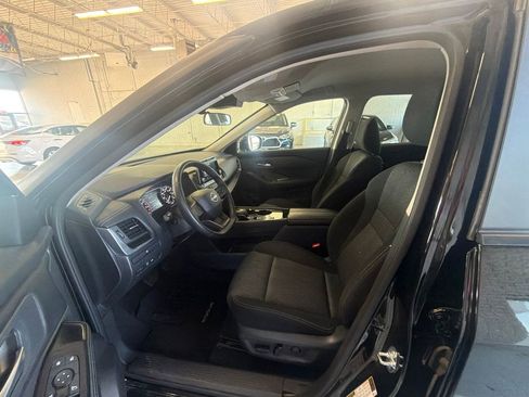 Used 2026 Nissan Rogue SV FWD image 8