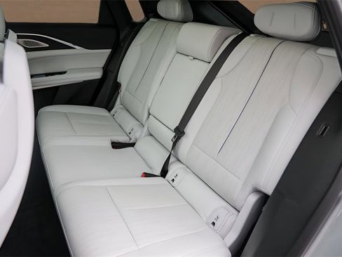 Certified 2024 Cadillac Lyriq Luxury image 23