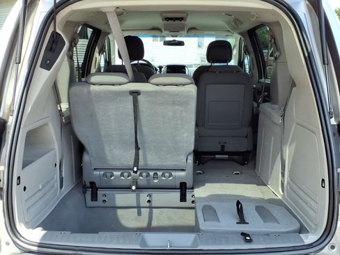 Used 2010 Dodge Grand Caravan Hero w/ Popular Equipment Group FWD image 5