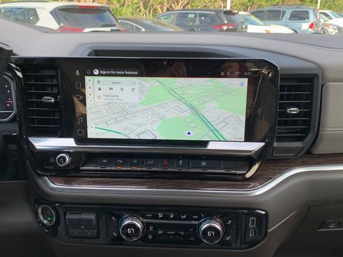 Used 2025 GMC Sierra 1500 SLE w/ Preferred Package image 16