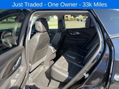Used 2023 GMC Terrain SLT w/ Infotainment Package II FWD image 12