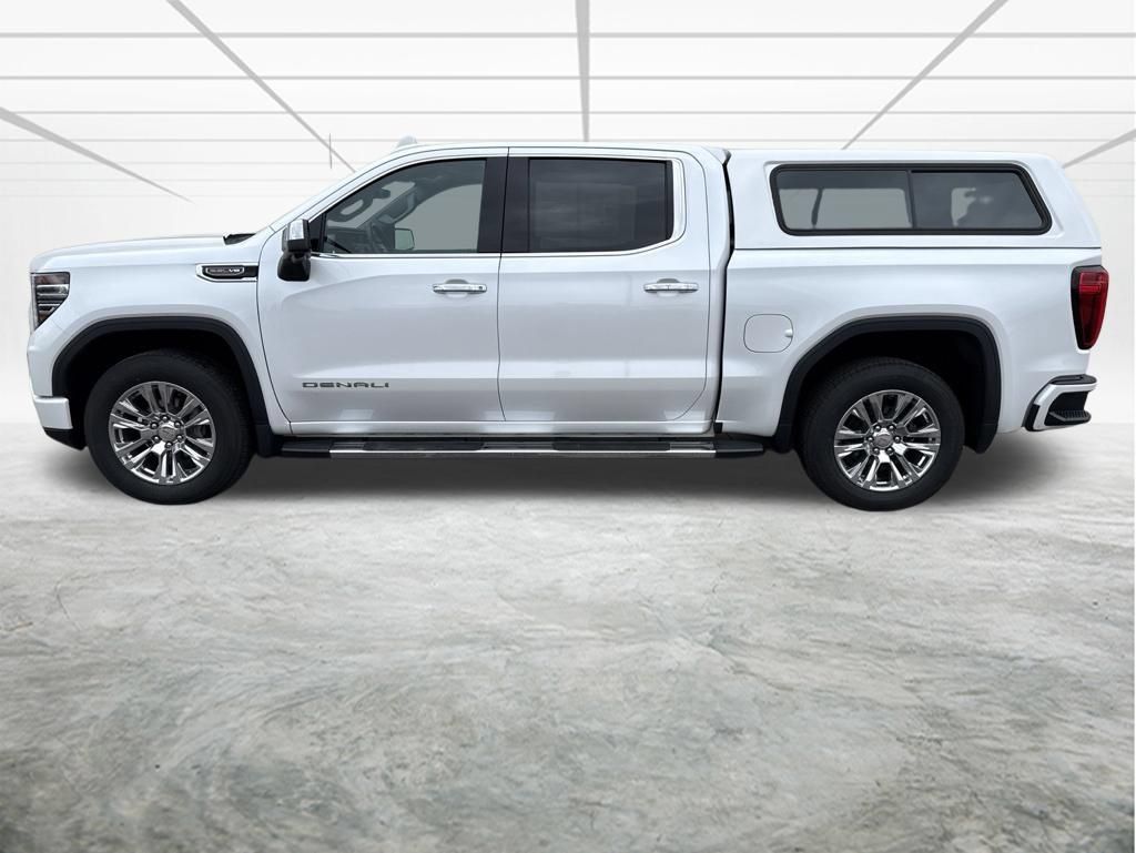 Used 2023 GMC Sierra 1500 Denali w/ Technology Package AWD/4WD image 2