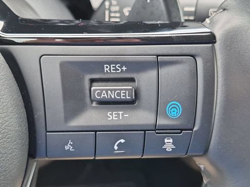 Used 2025 Nissan Pathfinder SL AWD/4WD image 15