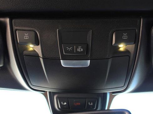 Used 2015 Mercedes-Benz SLK 250 w/ Premium Package image 32