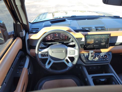 Used 2023 Land Rover Defender 130 X-Dynamic SE image 14