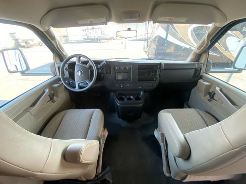 Used 2019 Chevrolet Express 4500 w/ RV Package image 7