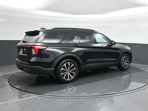 Used 2025 Ford Explorer ST-Line w/ Premium Package image 3
