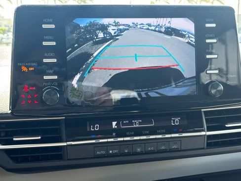 Used 2023 Toyota Sienna LE FWD image 21