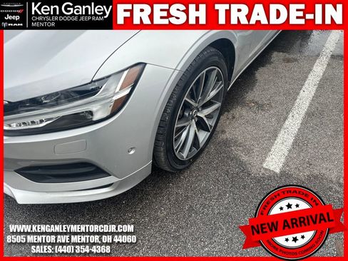 Used 2018 Volvo S90 T6 Momentum w/ Convenience Package image 5