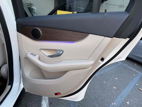 Used 2022 Mercedes-Benz GLC 300 w/ Premium Package Lite image 71