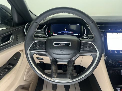Used 2024 Jeep Grand Cherokee Limited image 13