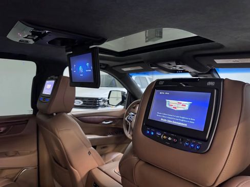 Used 2017 Cadillac Escalade Platinum AWD/4WD image 21