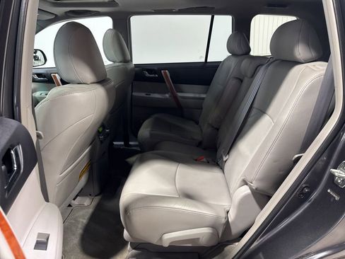 Used 2010 Toyota Highlander Limited AWD/4WD image 32