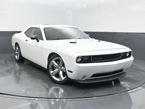 Used 2012 Dodge Challenger R/T image 2