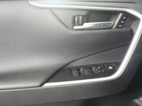 Used 2021 Toyota RAV4 Limited image 6