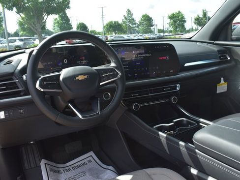 New 2026 Chevrolet Traverse LT w/ LPO, Floor Liner Package FWD image 19