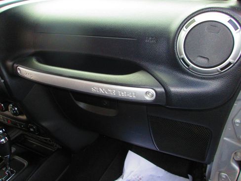 Used 2012 Jeep Wrangler Unlimited Sahara w/ Connectivity Group image 13