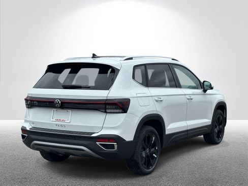 New 2026 Volkswagen Taos SE FWD image 4