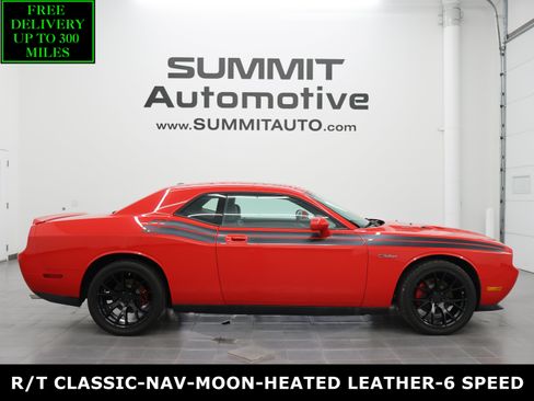 Used 2010 Dodge Challenger R/T RWD image 1