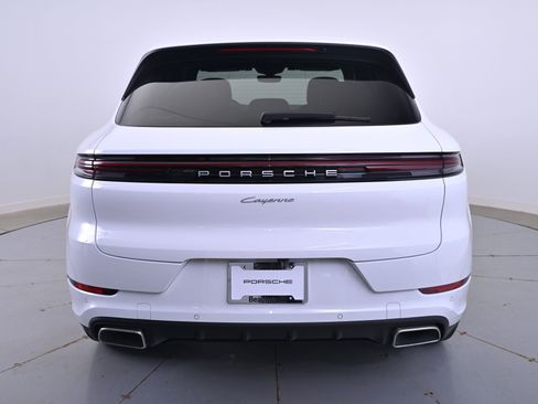 Used 2025 Porsche Cayenne image 6