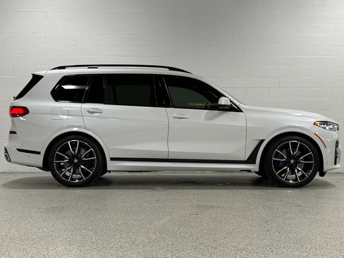 Used 2022 BMW X7 xDrive40i w/ M Sport Package AWD/4WD image 5