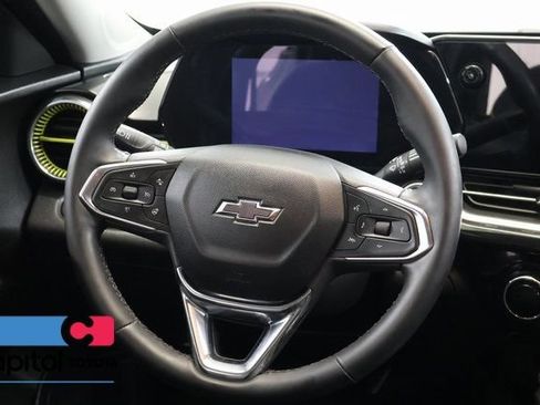 Used 2025 Chevrolet Trax ACTIV w/ Sunroof Package FWD image 15