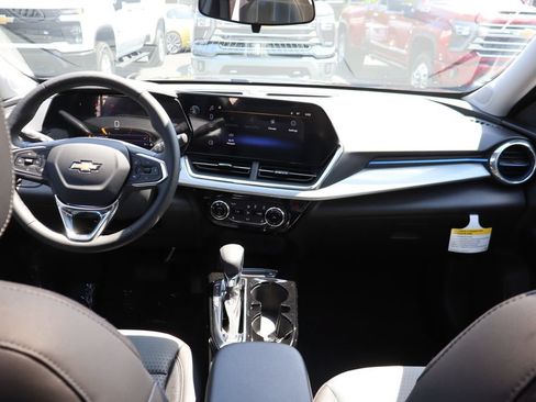 New 2026 Chevrolet Trax LT w/ Sunroof Package FWD image 19