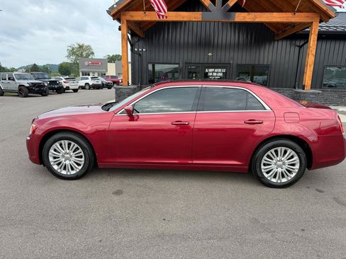 Used 2013 Chrysler 300 AWD w/ Driver Convenience Group image 21