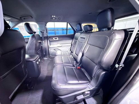 Used 2022 Ford Explorer XLT w/ Equipment Group 202A AWD/4WD image 30