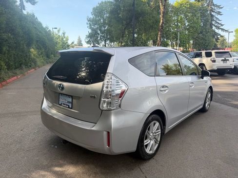 Used 2013 Toyota Prius V Five FWD image 4