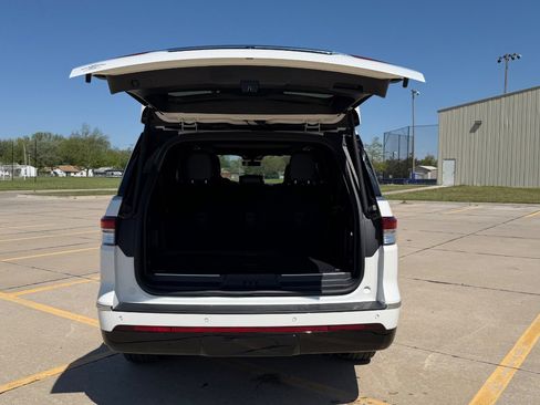 Used 2024 Lincoln Navigator L Reserve AWD/4WD image 5