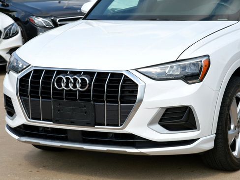 Used 2020 Audi Q3 2.0T Premium image 3