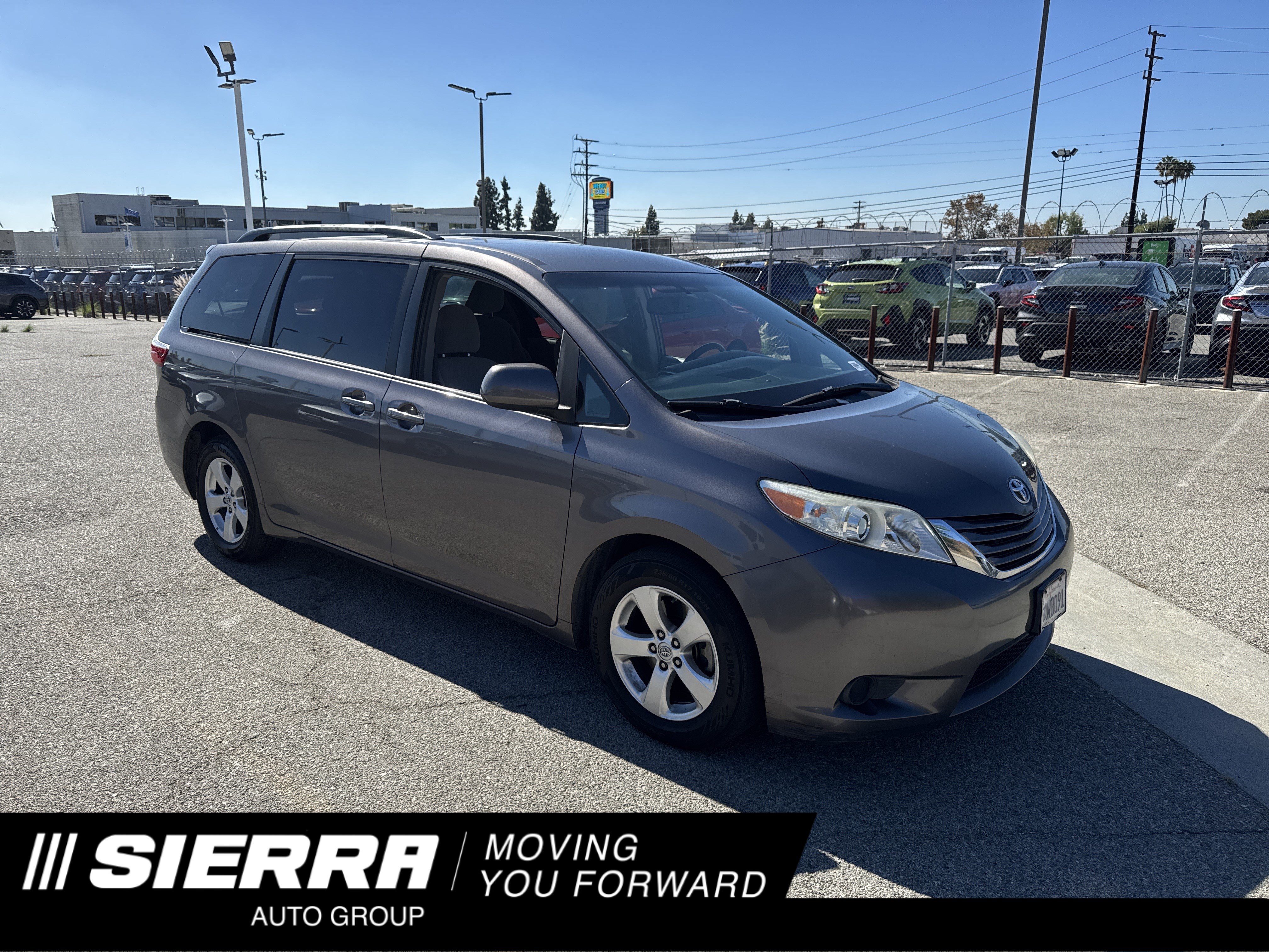 Used 2017 Toyota Sienna LE FWD image 1
