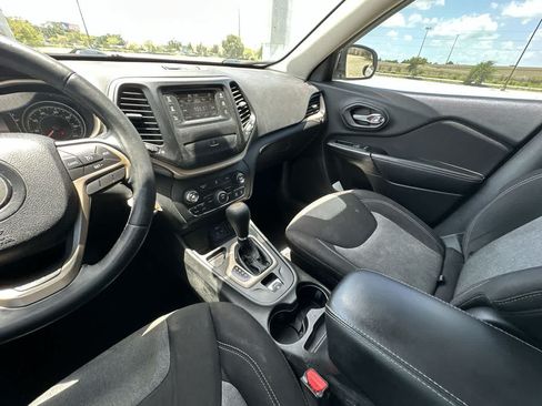 Used 2014 Jeep Cherokee Latitude FWD image 24