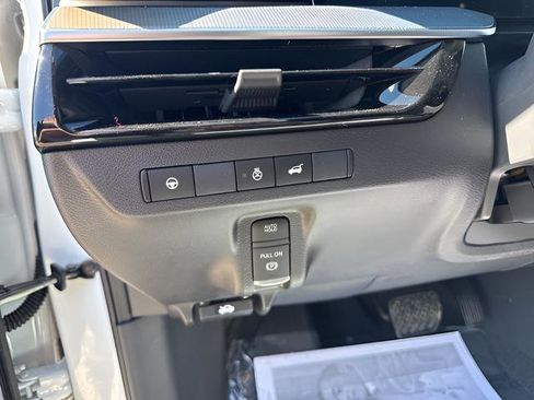 New 2025 Nissan Murano SL image 8