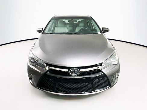 Used 2015 Toyota Camry SE image 2