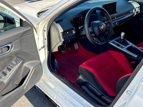 Used 2025 Honda Civic Type R image 9