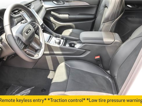 New 2025 Jeep Grand Cherokee Altitude image 5