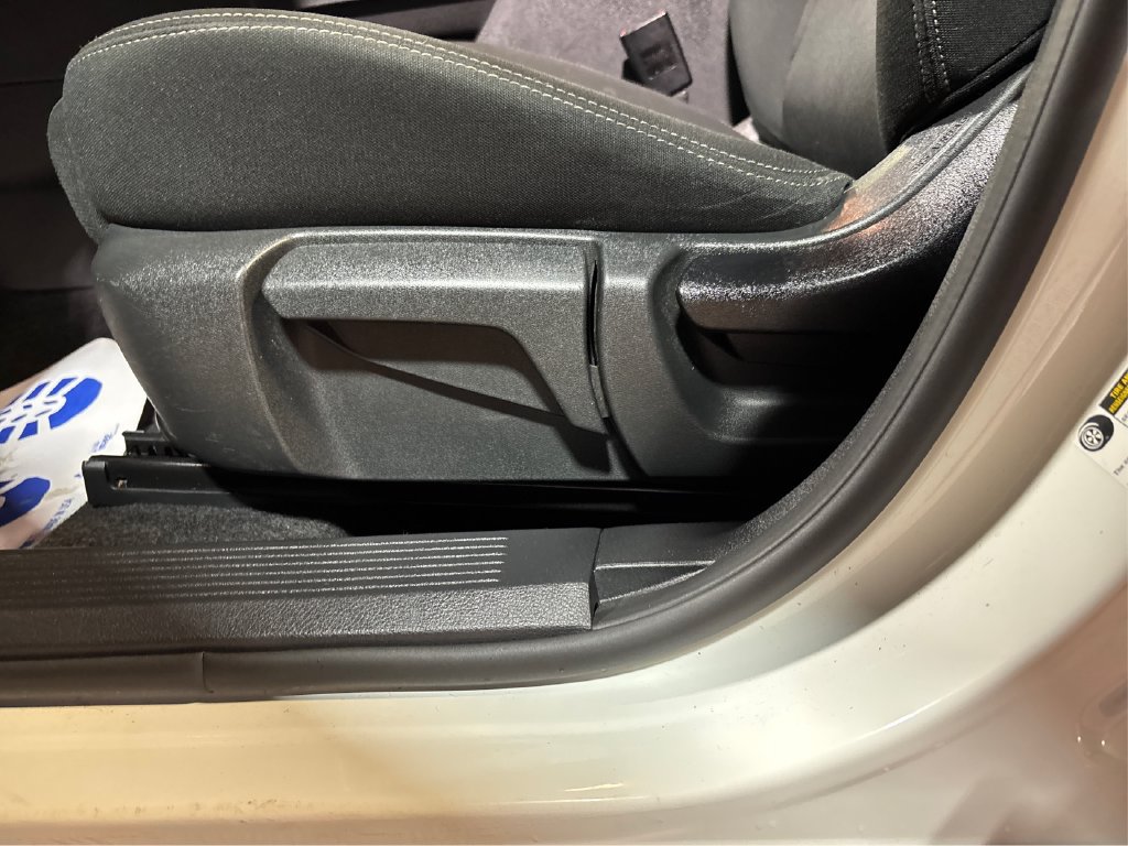 Used 2023 Nissan Rogue S AWD/4WD image 28