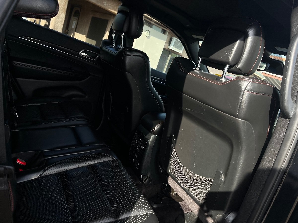 Used 2017 Jeep Grand Cherokee Trailhawk w/ Trailhawk Luxury Group AWD/4WD image 34