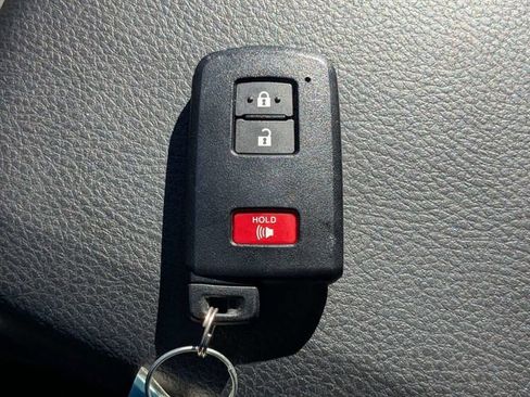 Used 2022 Toyota Tacoma TRD Off-Road w/ Technology Package RWD image 30