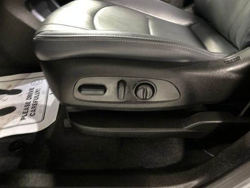 Used 2024 Buick Enclave Essence image 13